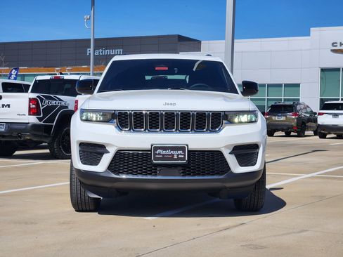 New 2026 Jeep Grand Cherokee Laredo image 9