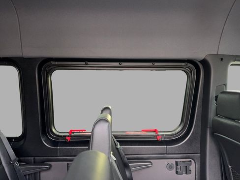 Used 2021 Mercedes-Benz Sprinter 2500 image 38