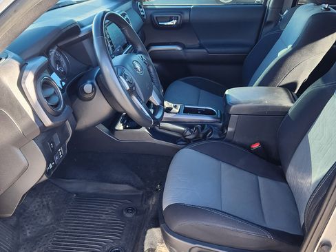 Used 2020 Toyota Tacoma TRD Off-Road image 13