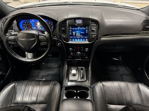 Used 2017 Chrysler 300 S image 21