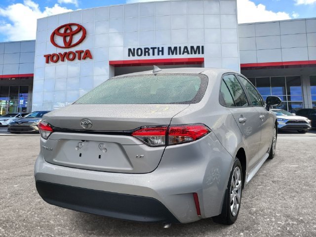 Used 2025 Toyota Corolla LE FWD image 4