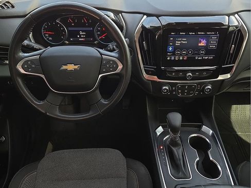 Used 2021 Chevrolet Traverse LT image 12