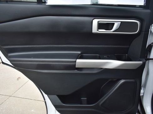 Used 2023 Ford Explorer XLT image 31