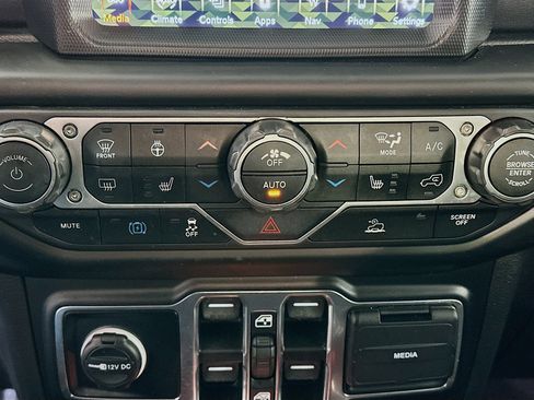 Used 2023 Jeep Wrangler Sahara w/ Cold Weather Group image 23