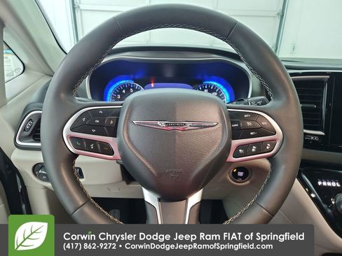 Certified 2024 Chrysler Pacifica Touring-L image 22