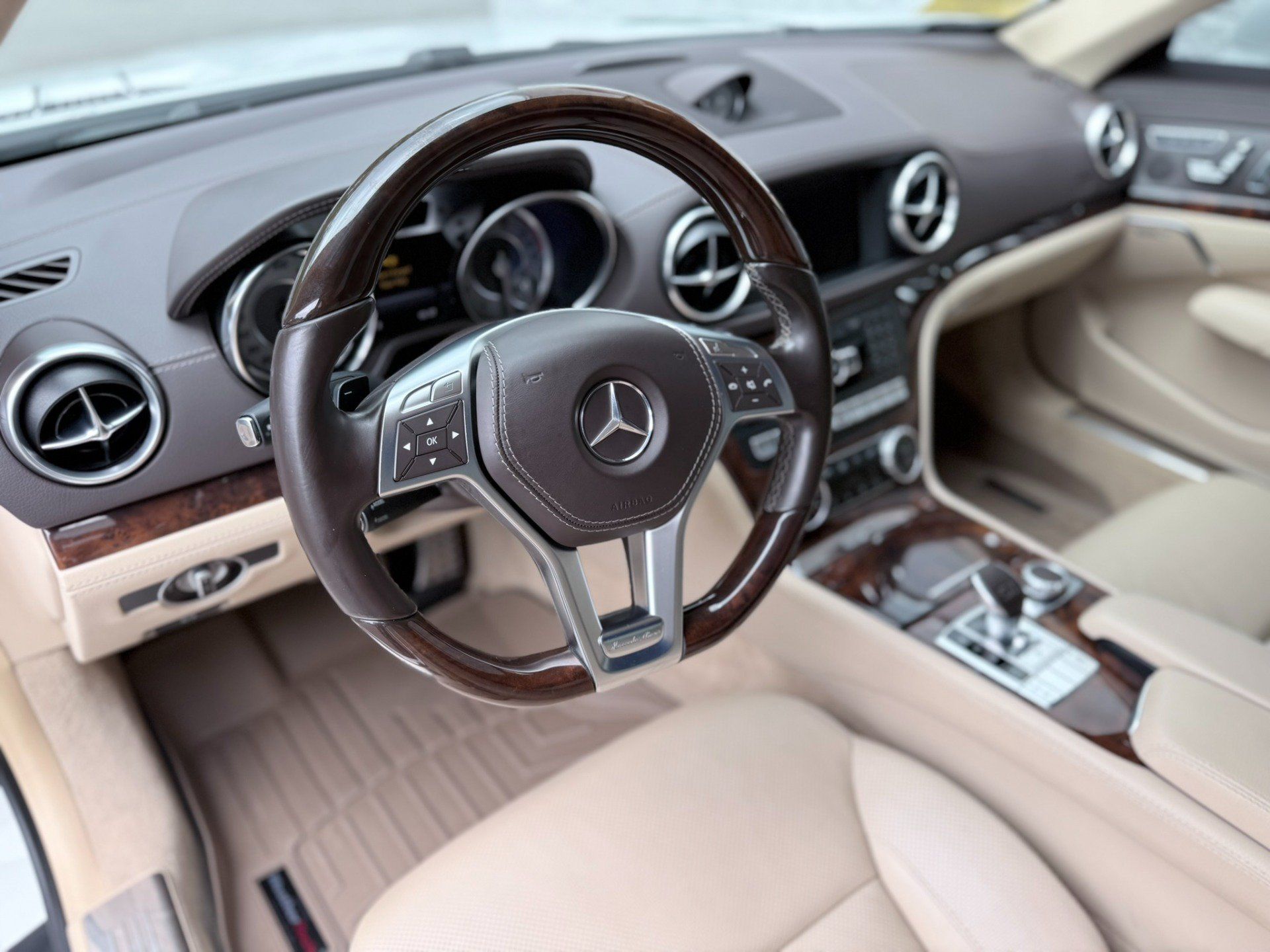 Used 2015 Mercedes-Benz SL 550 image 14