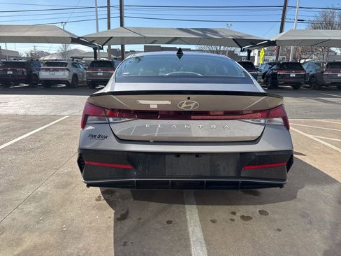 Used 2025 Hyundai Elantra Sport image 4
