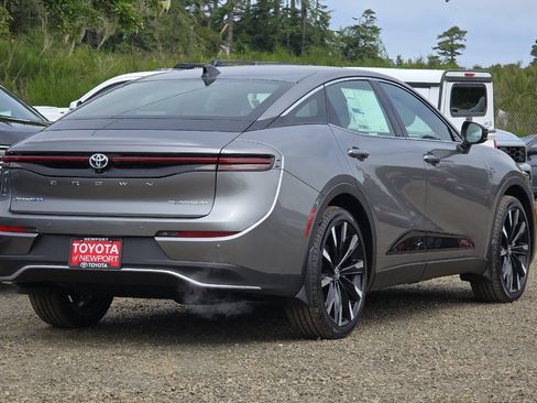 New 2026 Toyota Crown Platinum AWD/4WD image 4