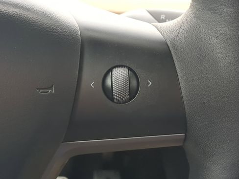 Used 2023 Tesla Model Y Long Range image 26