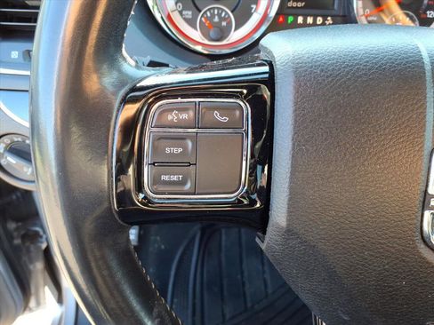 Used 2019 Dodge Grand Caravan SXT FWD image 29