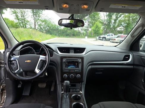 Used 2017 Chevrolet Traverse LT AWD/4WD image 10