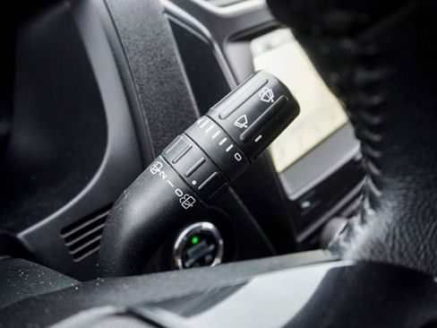 Used 2018 Ford Explorer XLT w/ XLT Appearance Package image 26