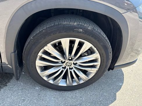 Used 2022 Toyota Highlander Platinum AWD/4WD image 15