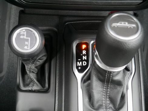 Used 2024 Jeep Gladiator Sport image 24