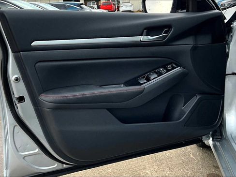 New 2025 Nissan Altima 2.5 SR image 16