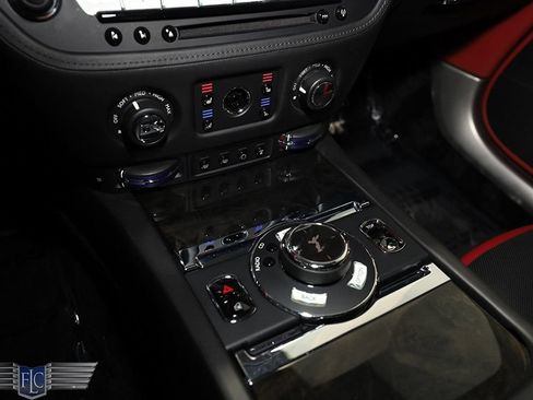 Used 2017 Rolls-Royce Dawn RWD image 33