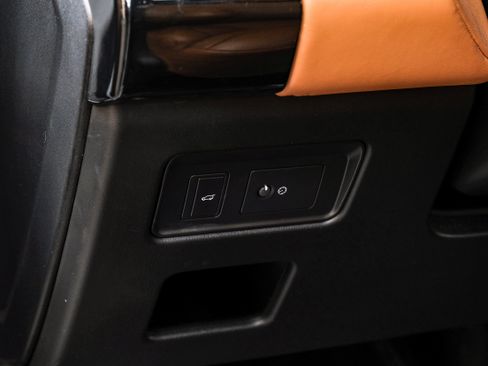 Used 2020 Land Rover Discovery HSE Luxury image 26