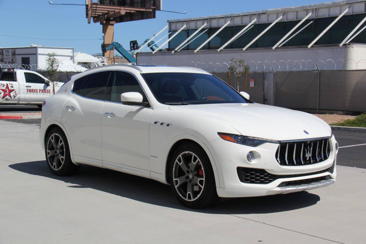 Used 2018 Maserati Levante GranLusso AWD/4WD image 3