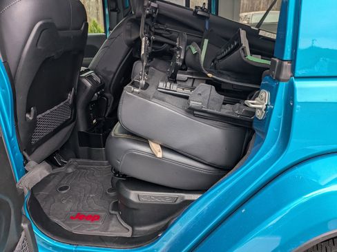 Used 2024 Jeep Wrangler Unlimited Sahara w/ Technology Group image 27