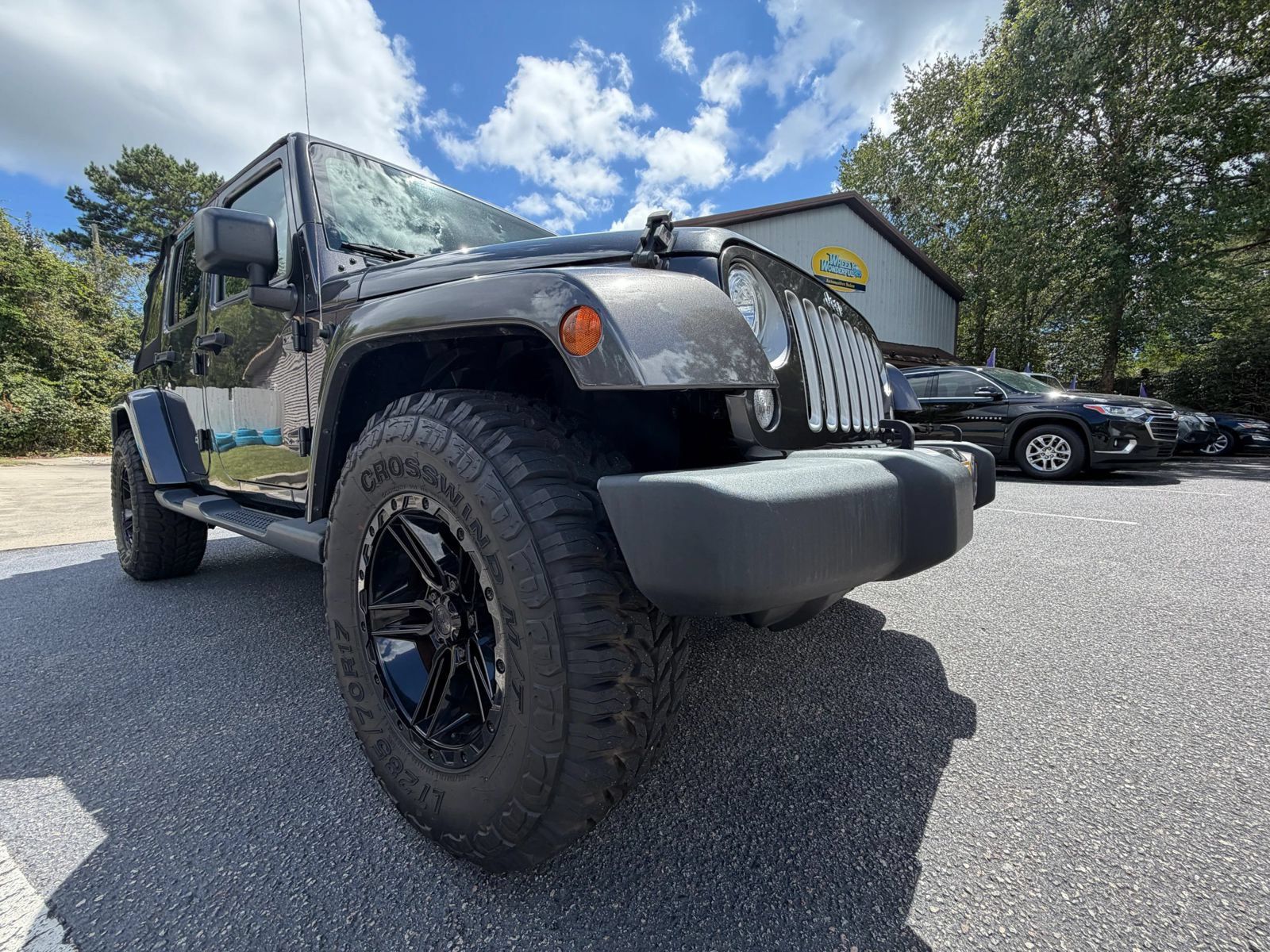 Used 2017 Jeep Wrangler Unlimited Sahara w/ Max Tow Package AWD/4WD image 27