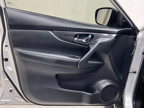 Used 2018 Nissan Rogue S AWD/4WD image 14