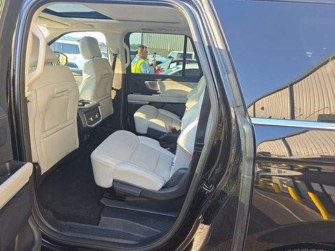 Used 2025 Ford Expedition Max Platinum w/ Driver's Package AWD/4WD image 19