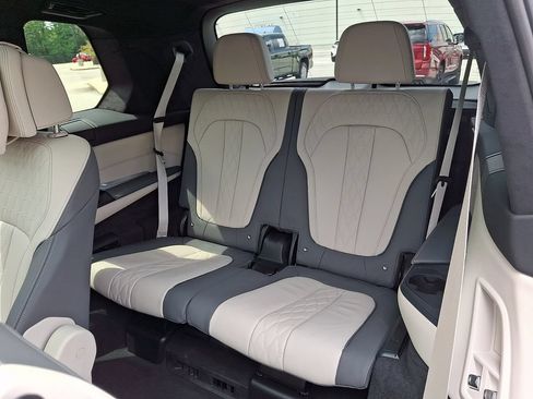 Used 2024 BMW X7 xDrive40i w/ Executive Package AWD/4WD image 15
