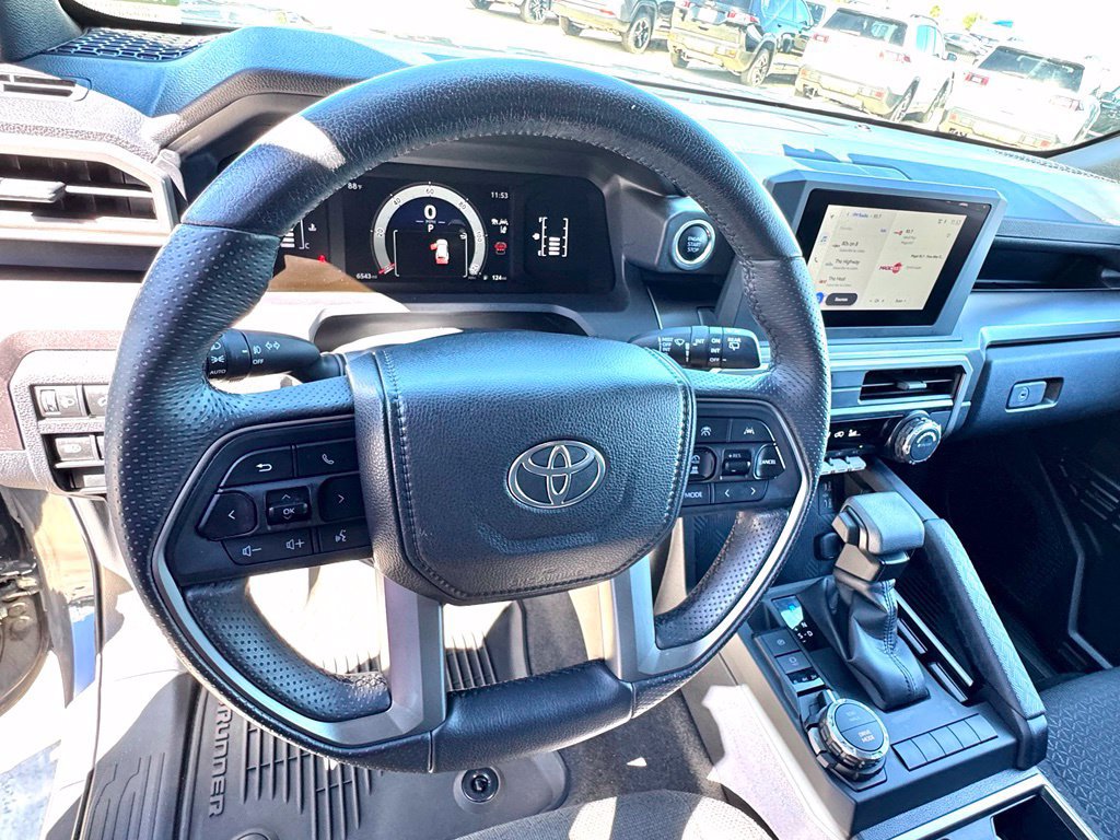 Used 2025 Toyota 4Runner SR5 AWD/4WD image 32
