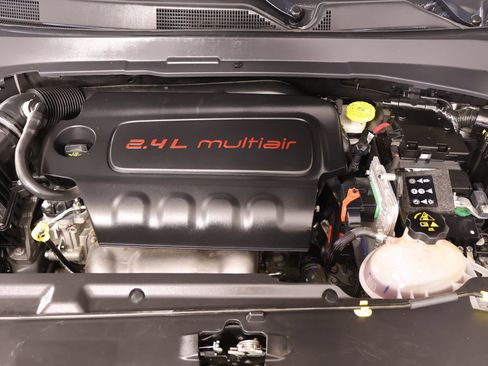 Used 2018 Jeep Compass Sport w/ Cold Weather Group FWD image 19