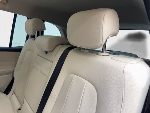 Used 2022 Mercedes-Benz GLB 250 image 33