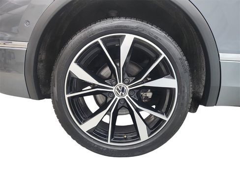 Used 2023 Volkswagen Tiguan SEL R-Line image 39