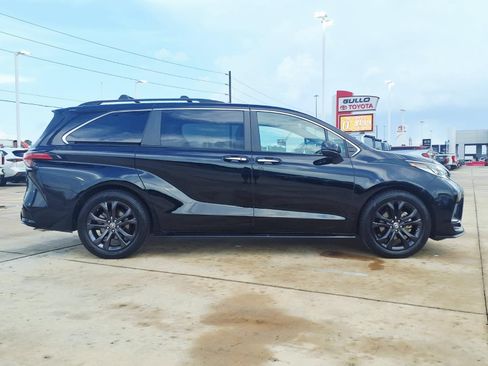 Certified 2023 Toyota Sienna XSE w/ XSE Plus Package FWD image 8