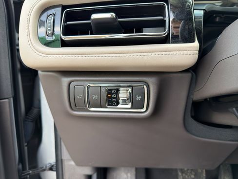 Used 2023 Lincoln Aviator AWD w/ Premium Package image 22