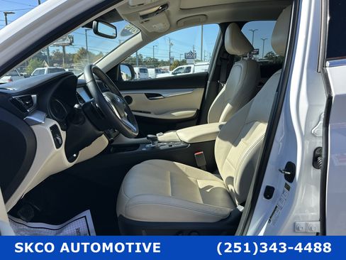 Used 2019 INFINITI QX50 Luxe w/ Navigation Package image 11