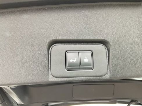 Used 2025 Nissan Rogue SV image 8