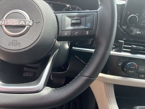 Used 2025 Nissan Pathfinder SL FWD image 23