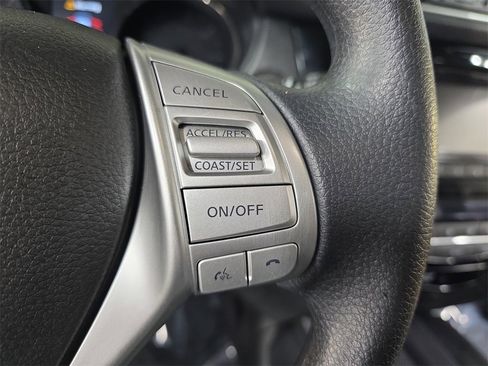 Used 2016 Nissan Rogue SV image 17