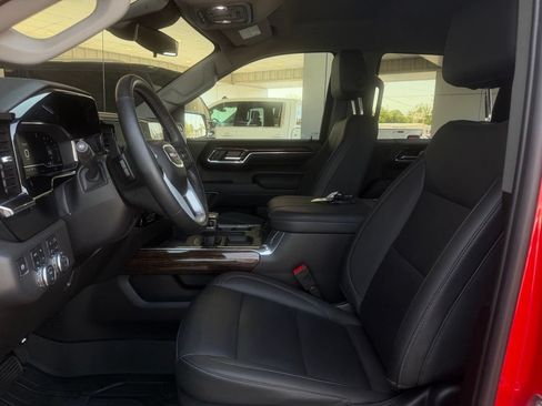 Used 2024 GMC Sierra 1500 Elevation w/ Elevation Premium Package AWD/4WD image 8