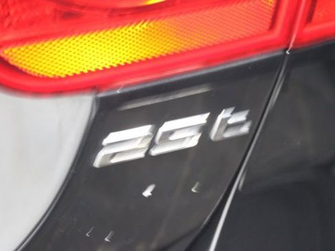 Used 2017 Jaguar XE Premium image 7