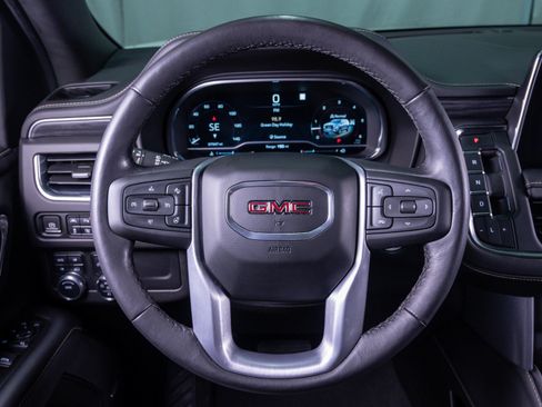 Used 2022 GMC Yukon XL SLT w/ SLT Premium Package AWD/4WD image 16