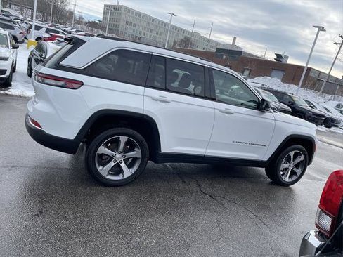 Certified 2023 Jeep Grand Cherokee Limited w/ Luxury Tech Group II image 7