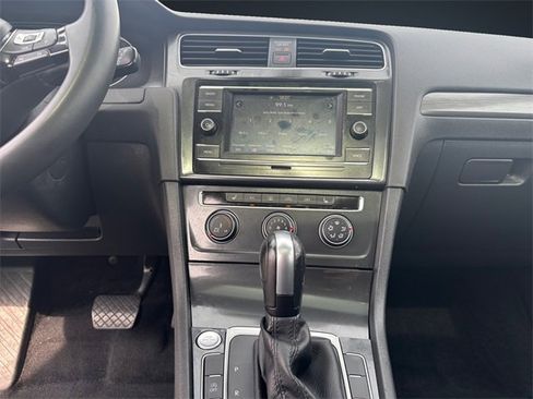 Used 2021 Volkswagen Golf 1.4T TSI image 11