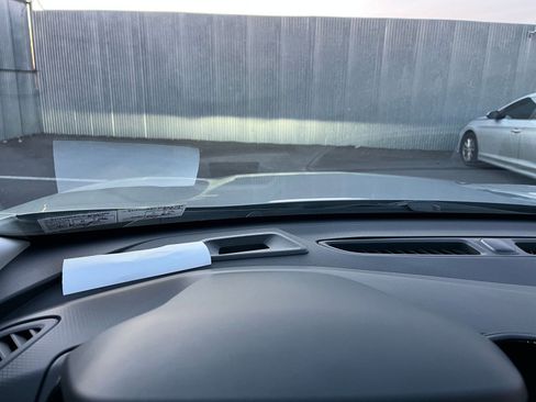 Used 2025 Chevrolet Trax LT image 32