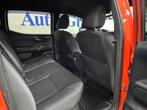 Used 2017 Toyota Tacoma TRD Sport AWD/4WD image 15