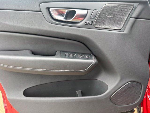 Certified 2025 Volvo XC60 B5 Ultra AWD/4WD image 16