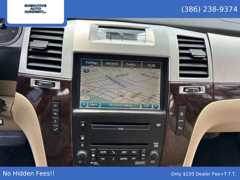 Used 2010 Cadillac Escalade AWD image 20