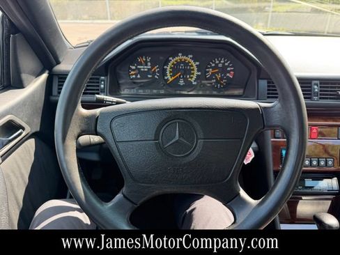Used 1995 Mercedes-Benz E 320 Convertible image 38