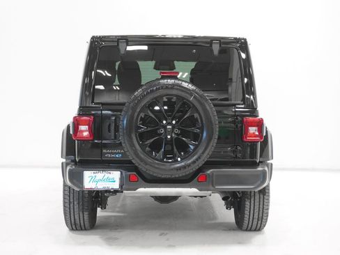 Used 2025 Jeep Wrangler Unlimited Sahara image 6