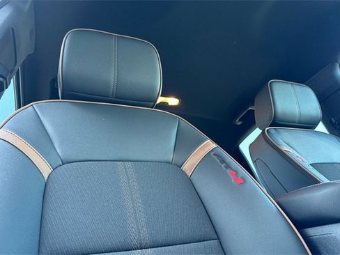 New 2026 GMC Canyon AT4 w/ Off-Road Front Bumper Package image 18