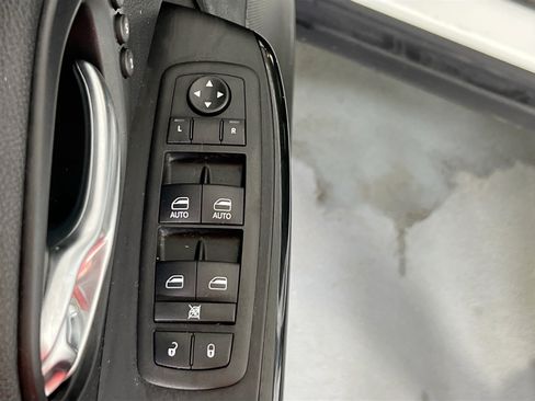 Used 2023 Jeep Cherokee Altitude Lux w/ Lux Elite Package AWD/4WD image 18